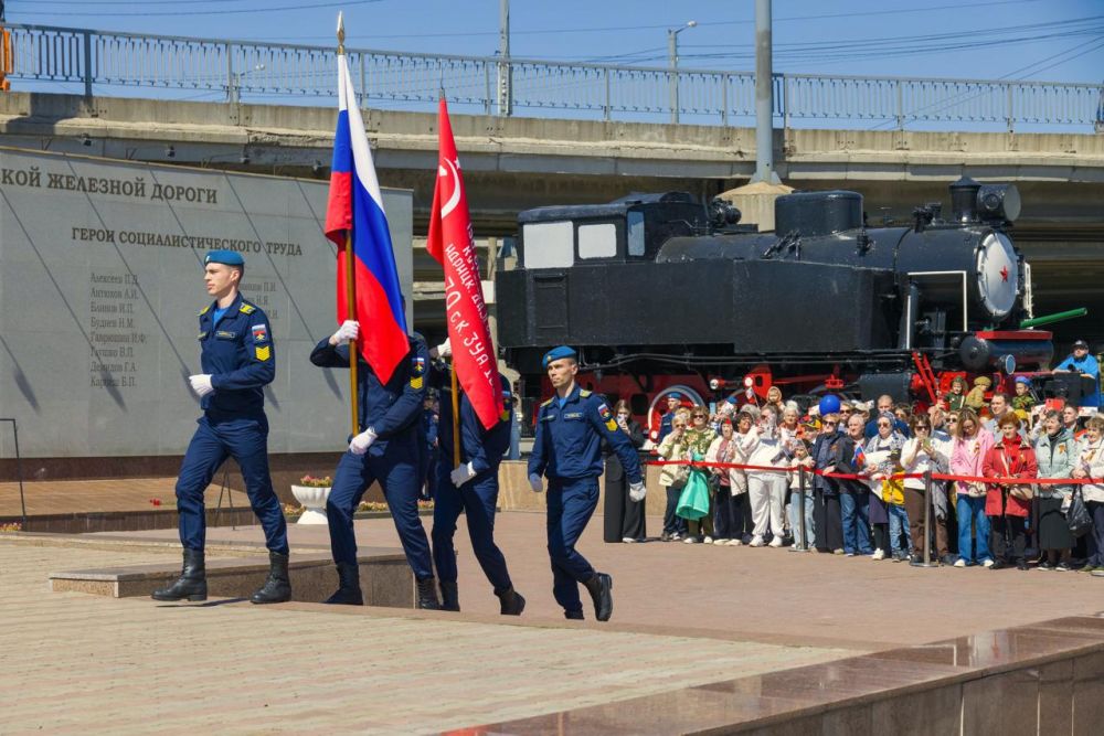 Более 7 тысяч человек встретили «Поезд Победы» в Челябинске Более 7 тысяч человек встретили «Поезд Победы» в Челябинске