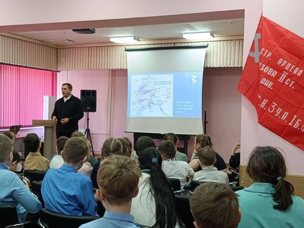 Лекторы Общества «Знание» рассказали южноуральской молодежи о Великой Отечественной войне Лекторы Общества «Знание» рассказали южноуральской молодежи о Великой Отечественной войне