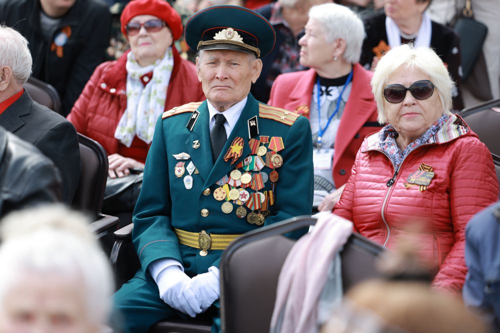 Алексей Текслер принял участие в торжественном построении, посвященном 80-й годовщине Победы в Великой Отечественной войне Алексей Текслер принял участие в торжественном построении, посвященном 80-й годовщине Победы в Великой Отечественной войне