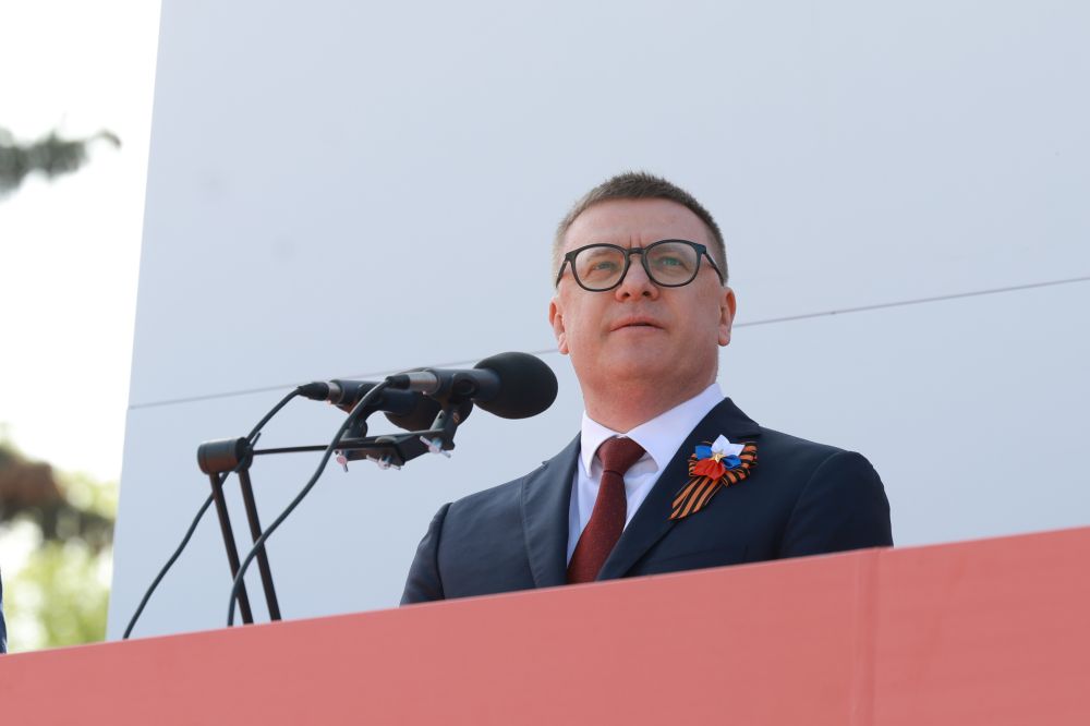 Алексей Текслер принял участие в торжественном построении, посвященном 80-й годовщине Победы в Великой Отечественной войне Алексей Текслер принял участие в торжественном построении, посвященном 80-й годовщине Победы в Великой Отечественной войне