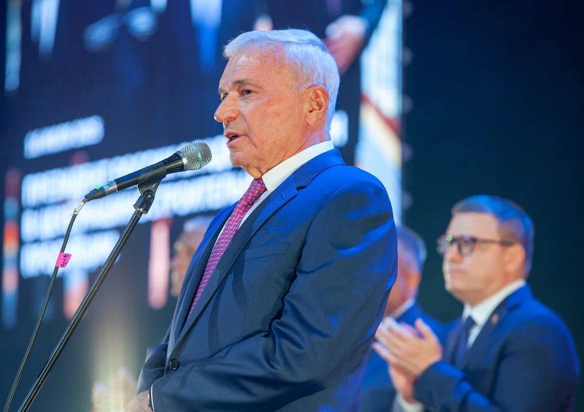 Алексей Текслер поздравили металлургов Магнитогорска с профессиональным праздником Алексей Текслер поздравили металлургов Магнитогорска с профессиональным праздником