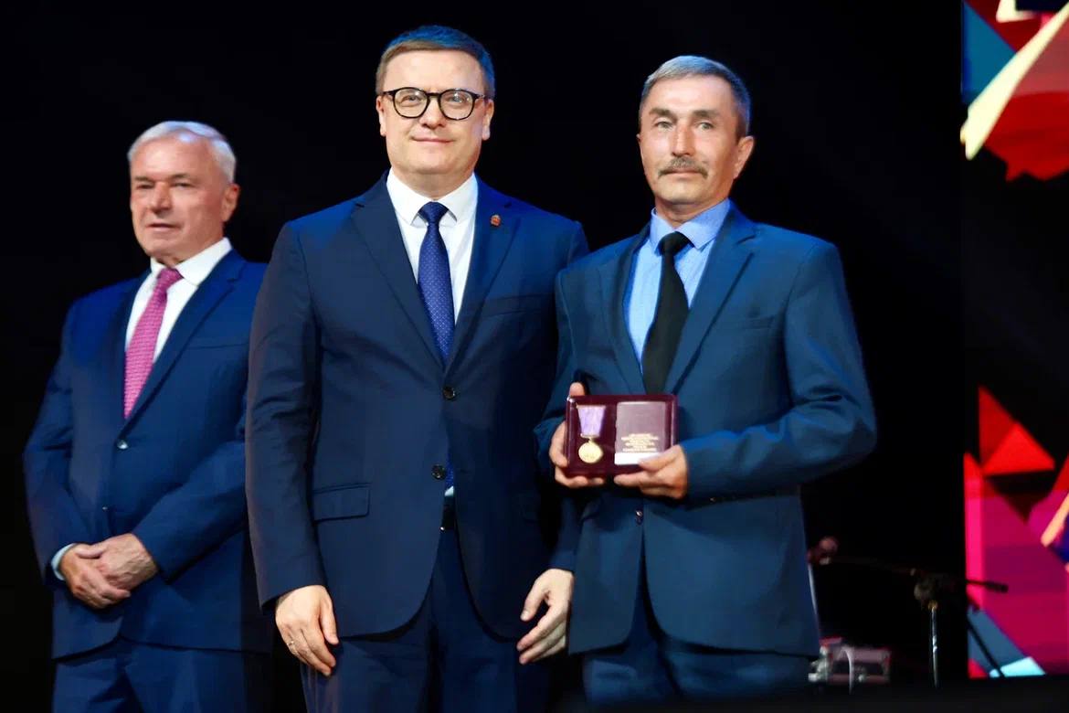 Алексей Текслер поздравили металлургов Магнитогорска с профессиональным праздником Алексей Текслер поздравили металлургов Магнитогорска с профессиональным праздником