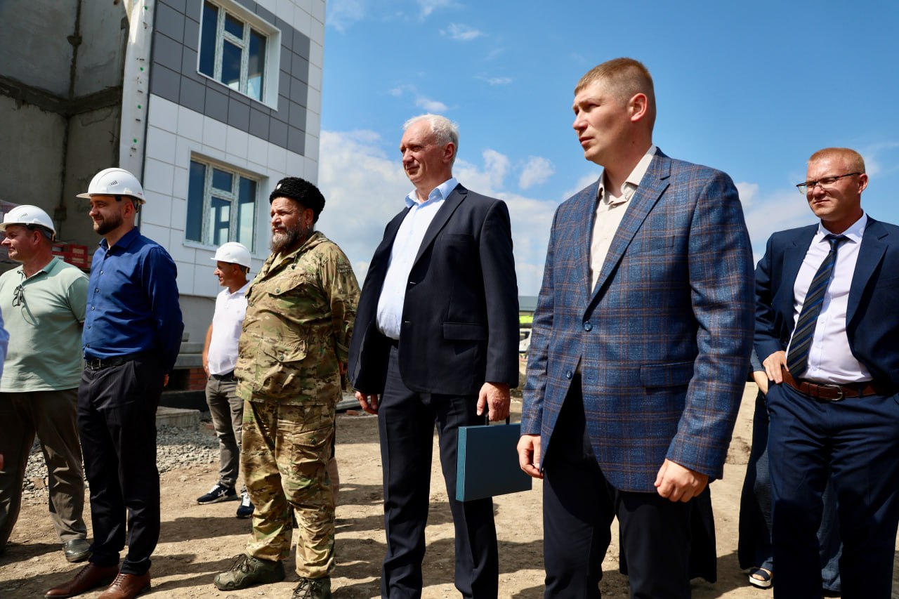Глава Магнитогорска вместе с участниками программы «Герои Южного Урала» проинспектировали ход строительства детского сада Глава Магнитогорска вместе с участниками программы «Герои Южного Урала» проинспектировали ход строительства детского сада