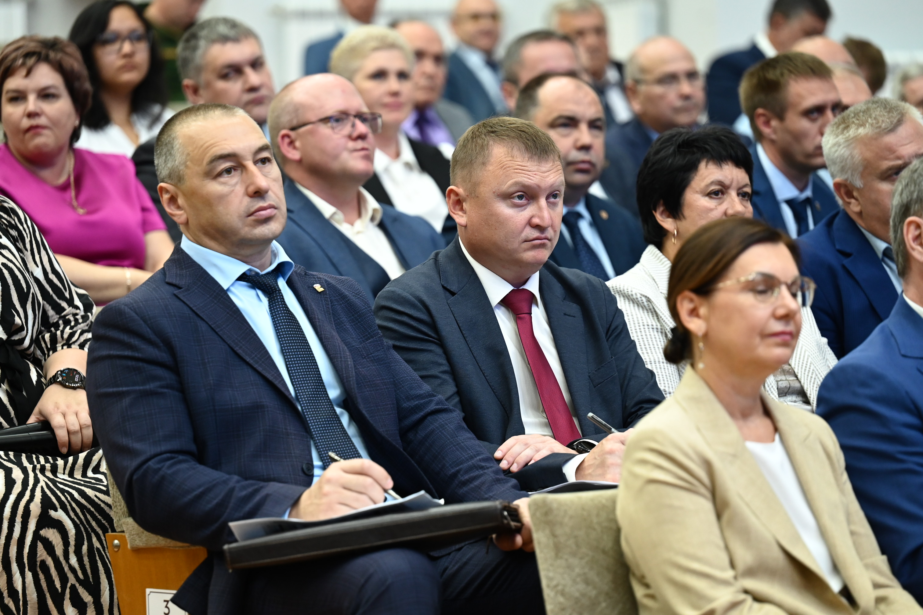Алексей Текслер провел областное совещание в выездном формате Алексей Текслер провел областное совещание в выездном формате