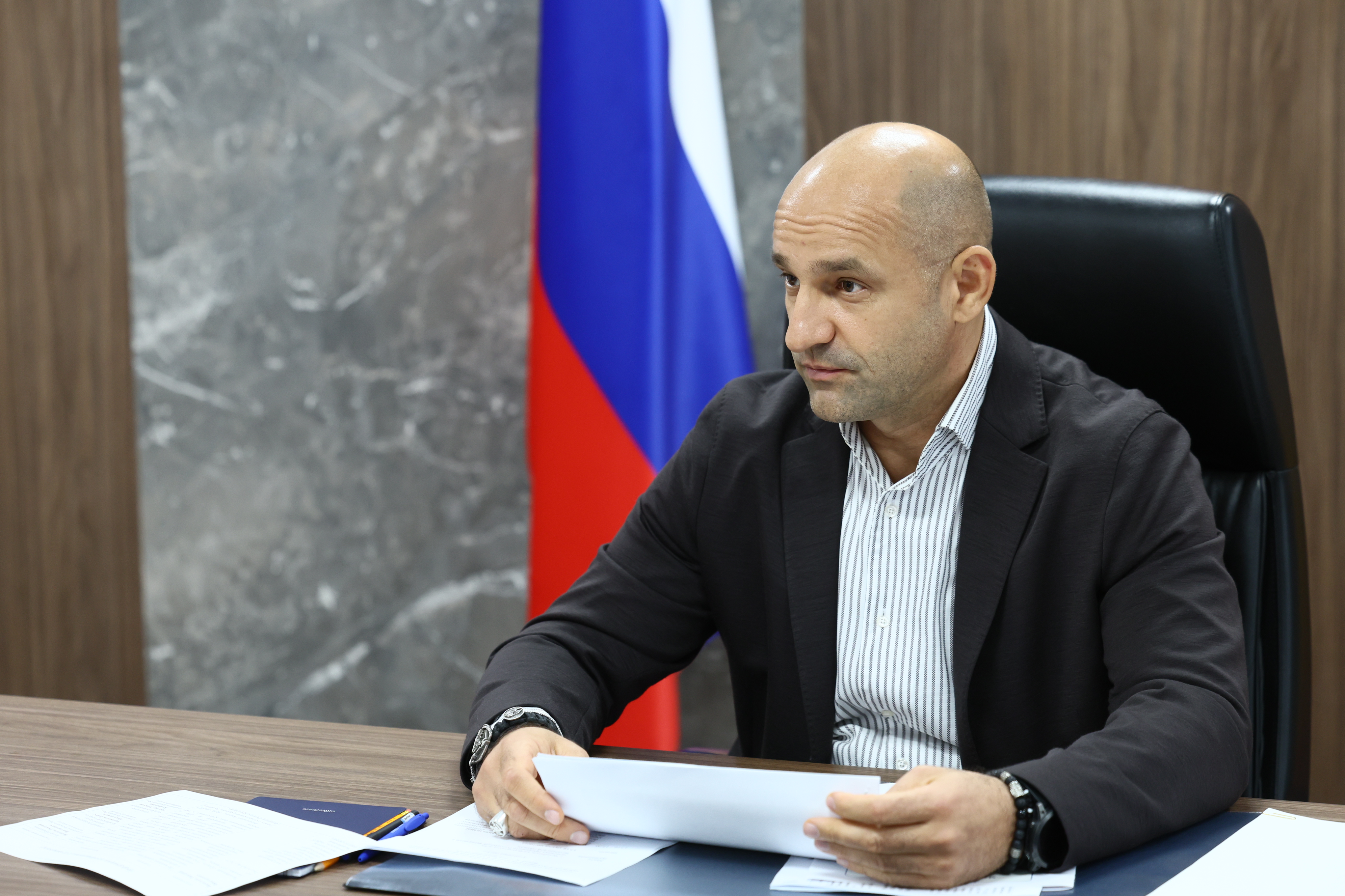 Полпред Президента страны в УрФО Артём Жога и губернатор Алексей Текслер открыли новую приемную Президента России в Челябинске и провели прием граждан Полпред Президента страны в УрФО Артём Жога и губернатор Алексей Текслер открыли новую приемную Президента России в Челябинске и провели прием граждан