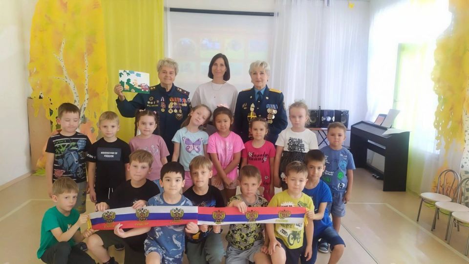 Ветераны и дошколята на одной волне