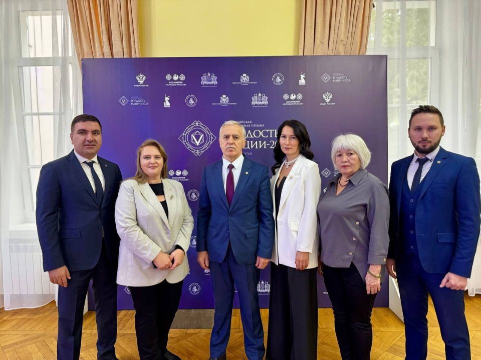 Поздравляем наших земляков, которые стали лауреатами окружного этапа Всероссийской премии «Гордость нации – 2025»