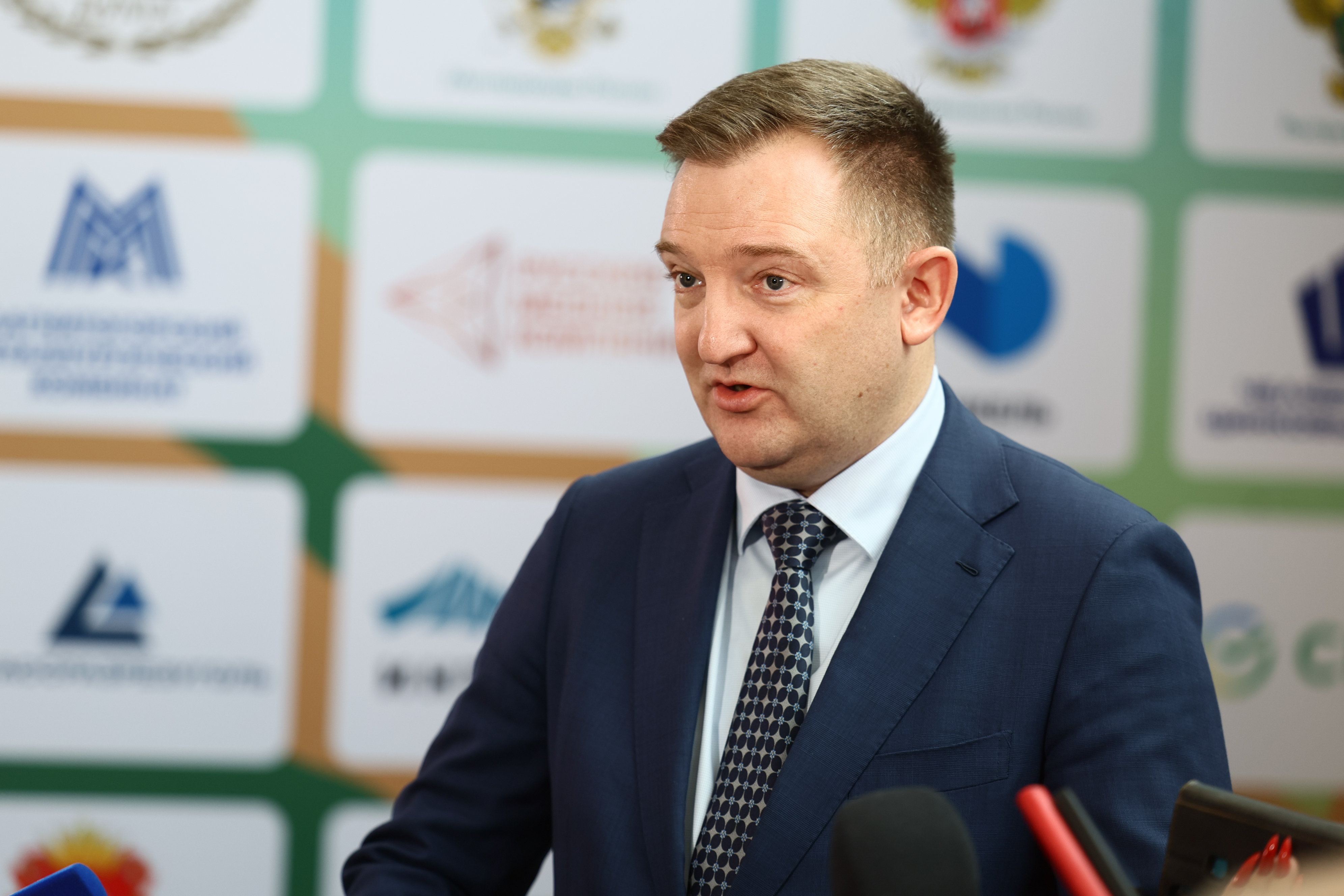 Алексей Текслер принял участие в пленарной сессии «Забота о природе: профессиональное призвание или дело каждого» Алексей Текслер принял участие в пленарной сессии «Забота о природе: профессиональное призвание или дело каждого»
