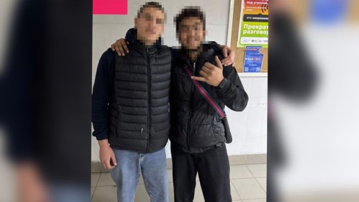 В Магнитогорске двое подростков устроили драку у бара