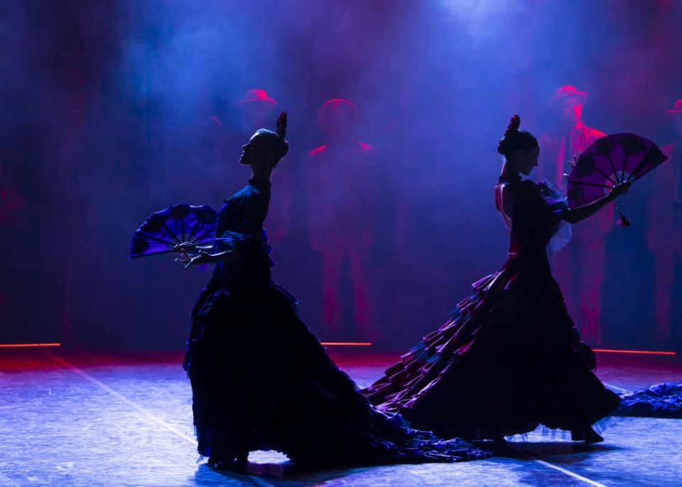 На театральном фестивале «Сцена» южноуральцы погружаются в атмосферу испанских страстей и детства в деревне