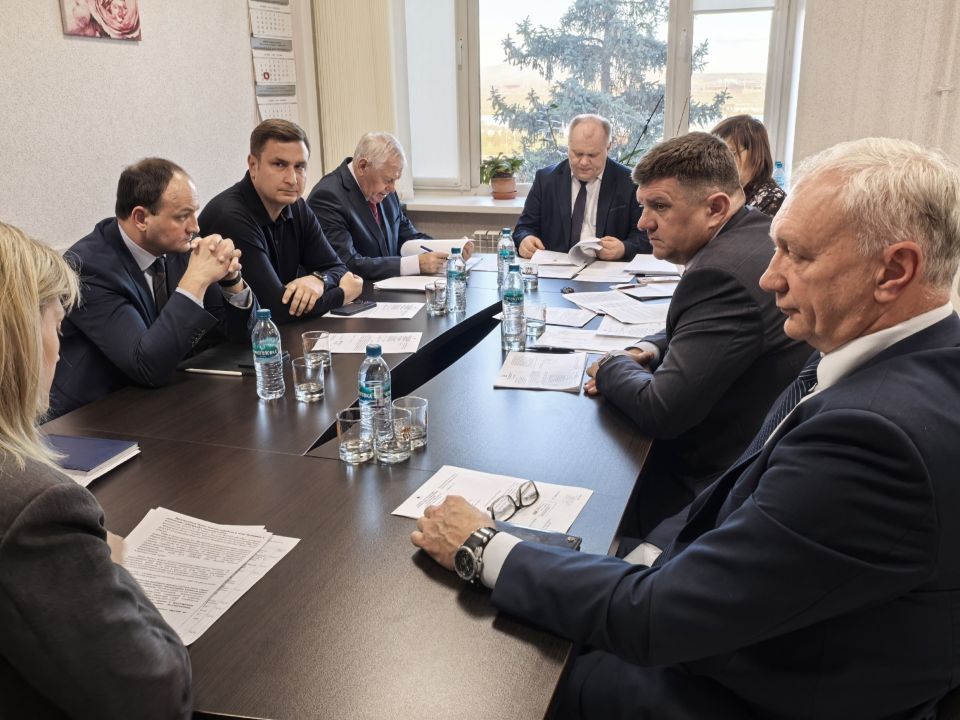 На рассмотрение комиссии по законодательству и местному самоуправлению под председательством Вадима Иванова в октябре вынесли 12 вопросов