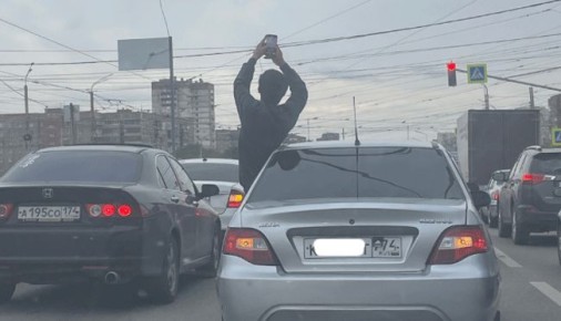 В Магнитогорске подросток почти полностью высунулся из окна иномарки ради селфи