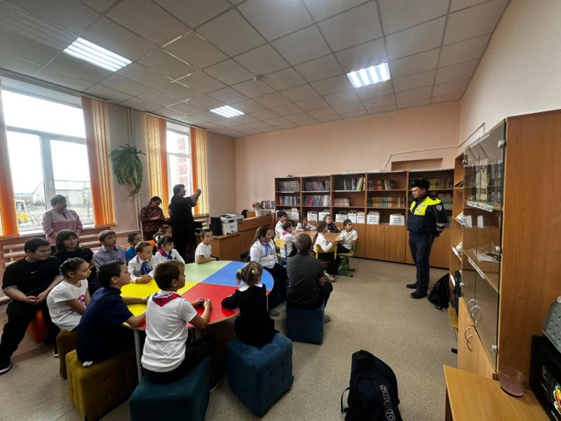 Сотрудники Госавтоинспекции проводят в регионе профилактические мероприятия по предупреждению ДТП с участием несовершеннолетних