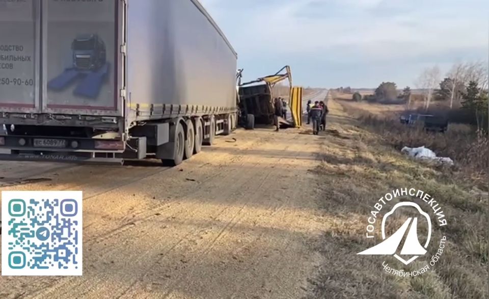 Грузовик протаранил трактор с зерном в Челябинской области