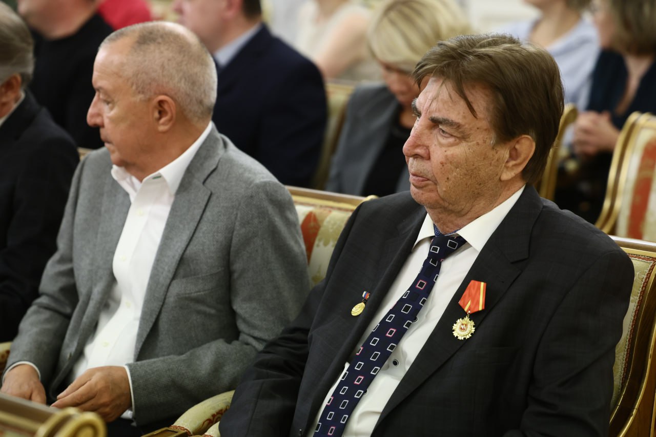 Южноуральцам вручили государственные награды РФ Южноуральцам вручили государственные награды РФ
