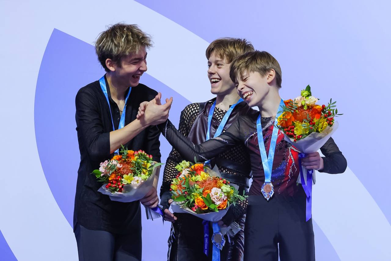 Аншлаг на трибунах в Магнитогорске: фигуристы-юниоры разыграли медали турнира «Звезды Магнитки» Аншлаг на трибунах в Магнитогорске: фигуристы-юниоры разыграли медали турнира «Звезды Магнитки»