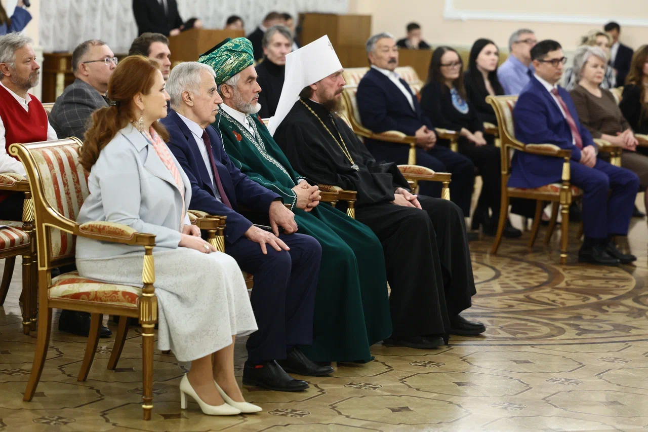 Алексей Текслер вручил премии губернатора Челябинской области в сфере государственной национальной политики Алексей Текслер вручил премии губернатора Челябинской области в сфере государственной национальной политики