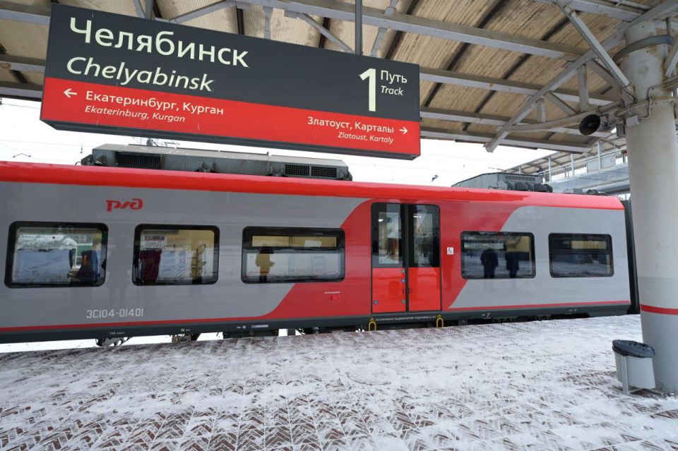 На ноябрьские праздники между Челябинском и Екатеринбургом запустят дополнительные поезда