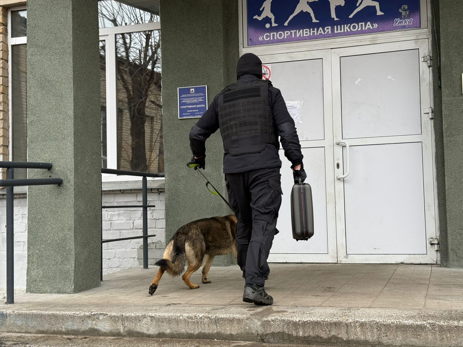 Оперативной группой в Магнитогорске проводится антитеррористическая тренировка Оперативной группой в Магнитогорске проводится антитеррористическая тренировка