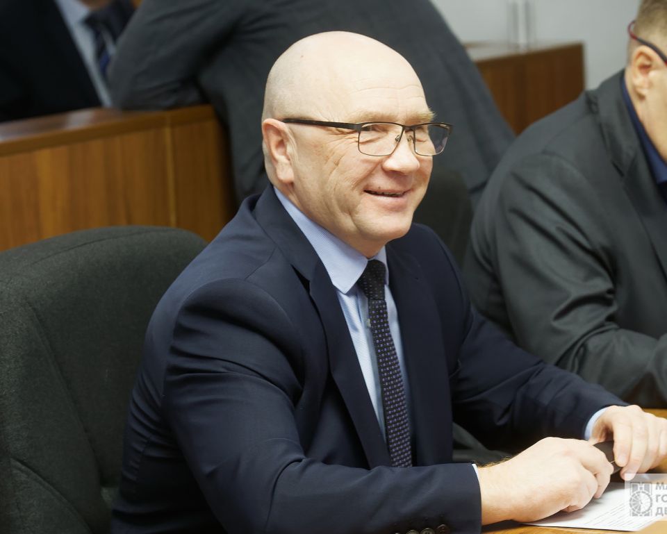 Сегодня поздравления принимает депутат городского Собрания Евгений Плотников