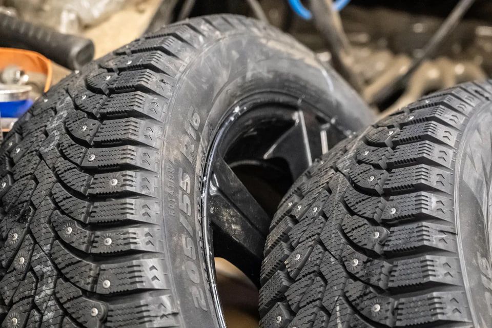 24-летняя жительница Магнитогорска стала жертвой мошенников при попытке купить колеса для своего автомобиля