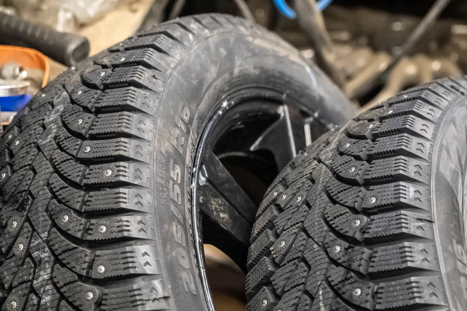 24-летняя жительница Магнитогорска стала жертвой мошенников при попытке купить колеса для своего автомобиля