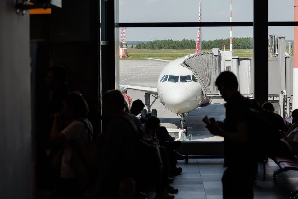 В аэропортах Челябинска и Магнитогорска теперь можно бесплатно набрать питьевую воду — в терминалах установили специальные фонтанчики