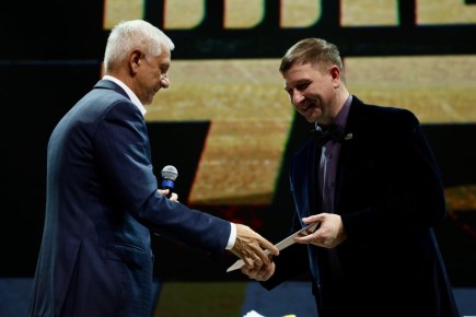 75 лет в свете софитов