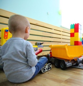 В Магнитогорске спасатели вызволили годовалого малыша из ловушки