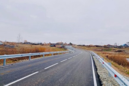 В поселке Березинском Чесменского округа отремонтировали главную дорогу