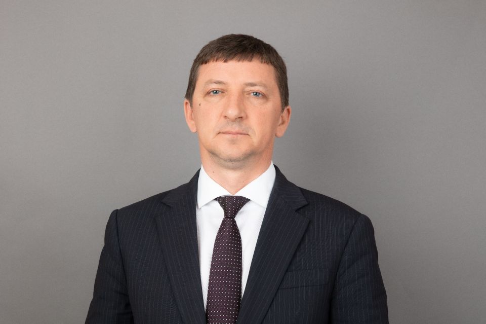 Сегодня поздравления принимает депутат городского Собрания Дмитрий Куряев