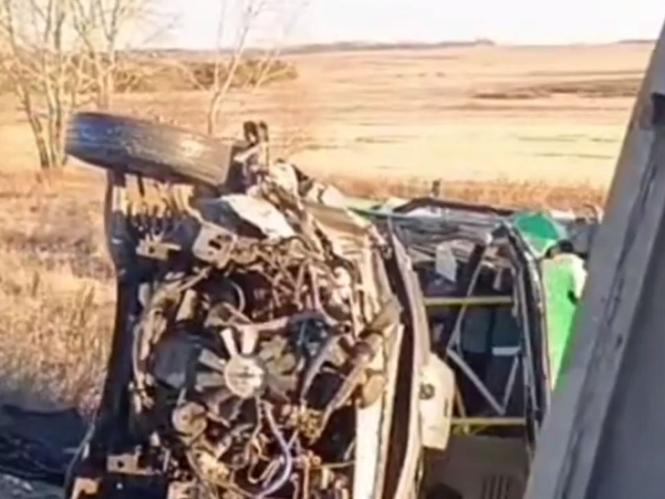 Два микроавтобуса опрокинулись в кювет на трассе в Челябинской области