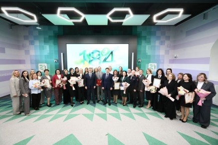 Губернатор Челябинской области Алексей Текслер поздравил сотрудников Сбербанка с днем рождения компании