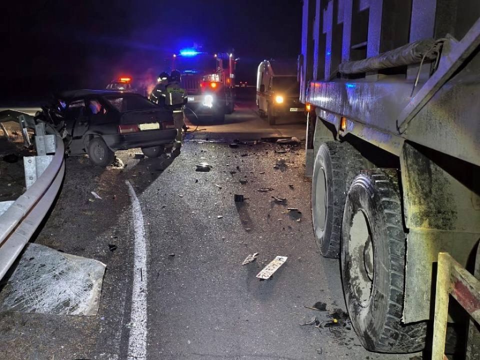 На Урале в жестком ДТП с грузовиком погиб 19-летний парень