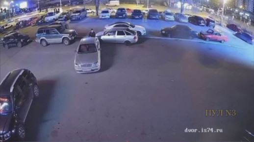 Эдвард Кален Житель Магнитогорска голыми руками остановил поехавшую машину: