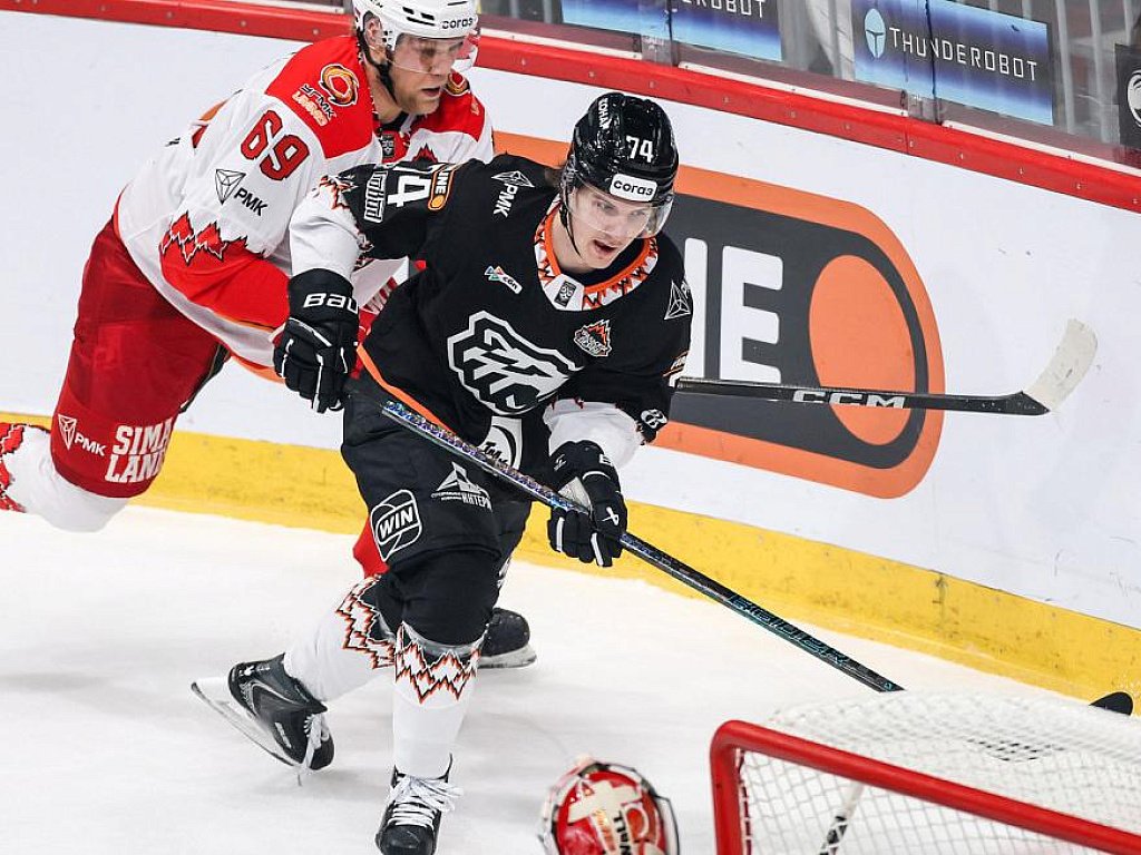 Хоккейный клуб «Трактор» потерпел разгромное поражение в уральском дерби