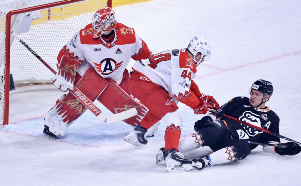 «Трактор» потерпел крупное поражение в матче с «Автомобилистом» «Трактор» потерпел крупное поражение в матче с «Автомобилистом»