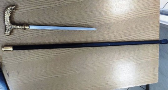 В Магнитогорске пенсионерка пришла в суд с тростью с металлической пикой внутри