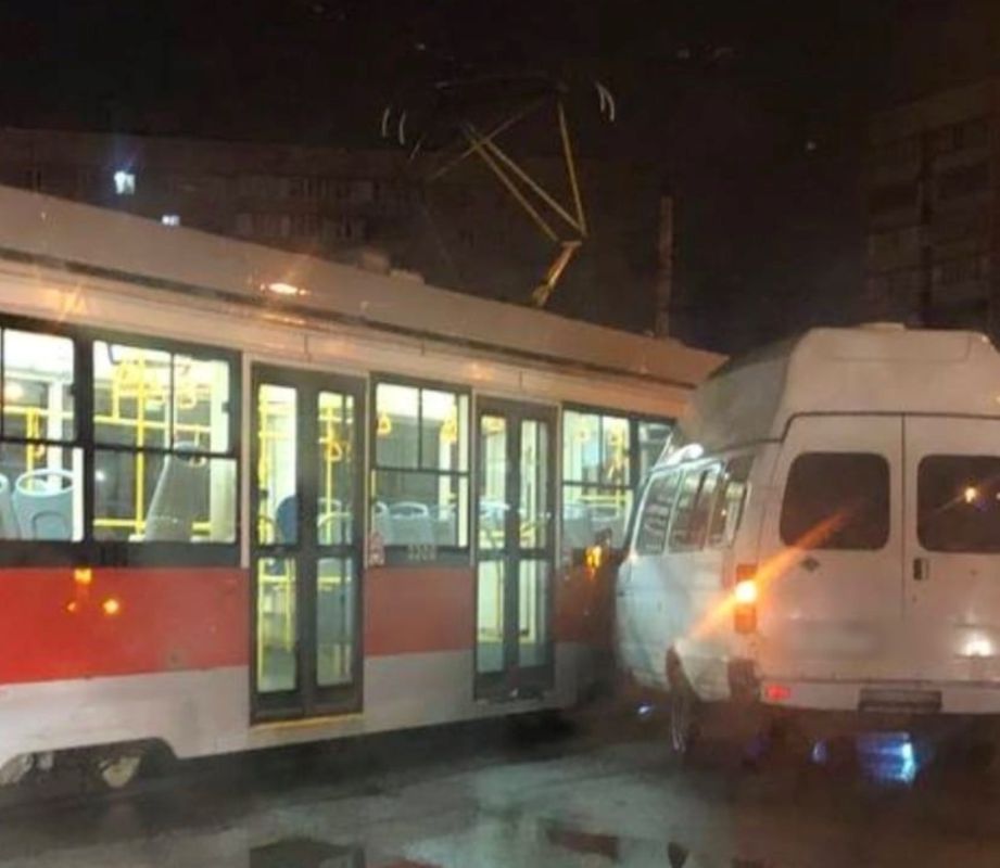 Маршрутка протаранила трамвай в Магнитогорске