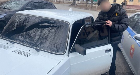 На 5 суток арестован парень в Магнитогорске за излишнюю тонировку «семерки»