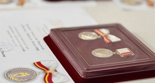 Знаком отличия «Семейное счастье» награждены еще 433 пары из Челябинской области