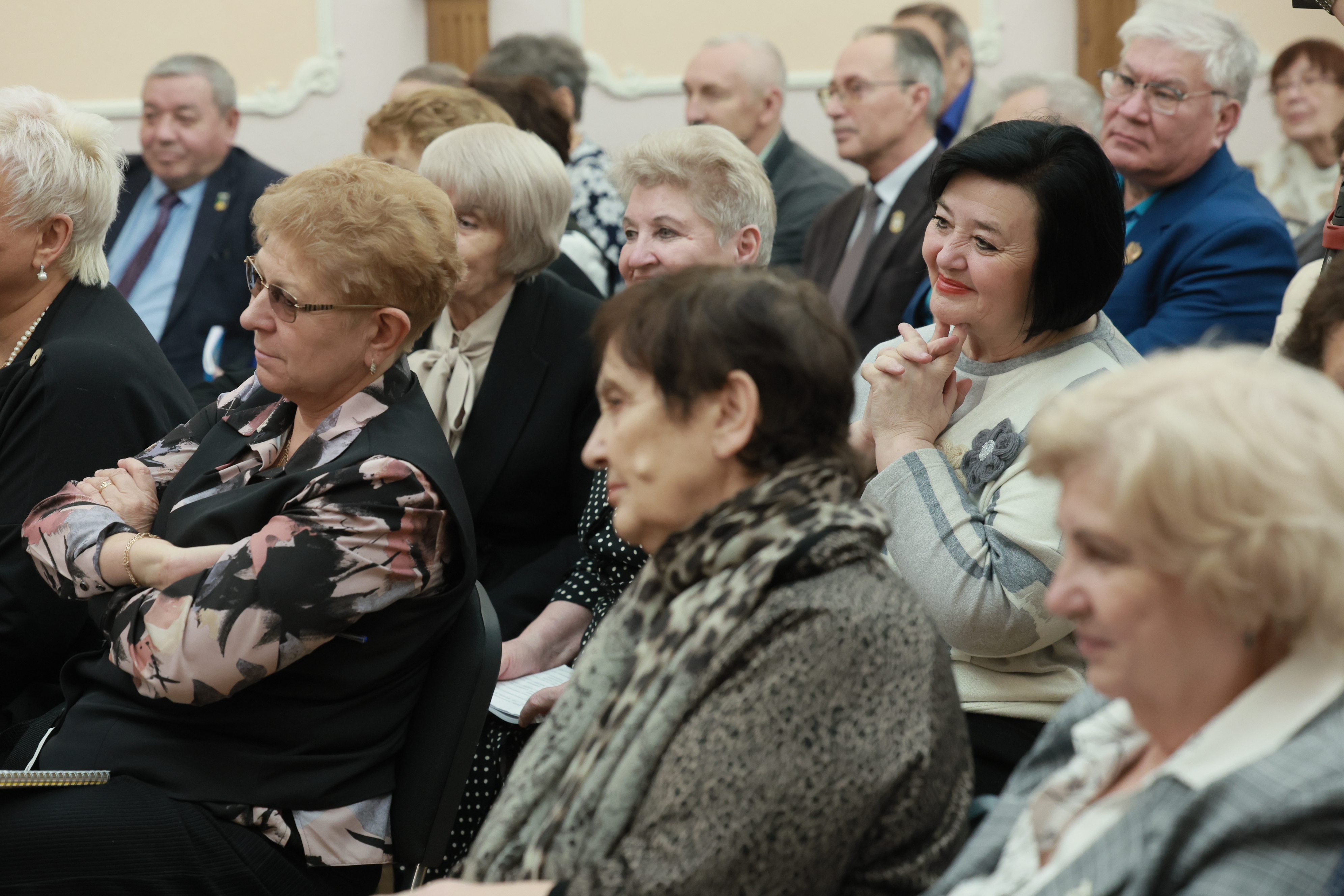 Алексей Текслер встретился с председателями советов ветеранов Алексей Текслер встретился с председателями советов ветеранов