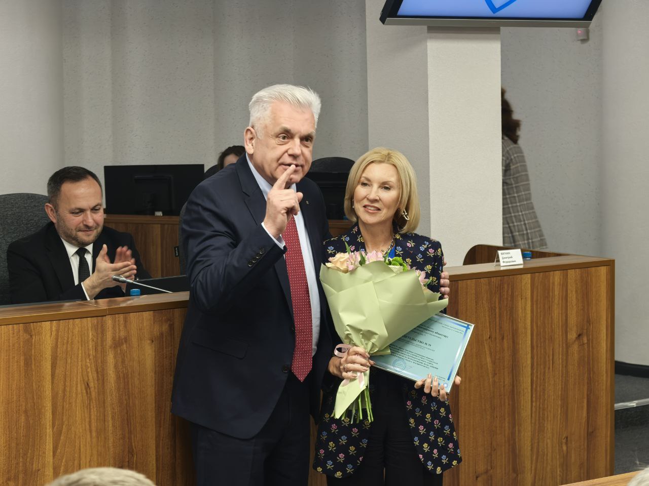 Сегодня перед заседанием состоялась торжественная церемония награждения: Сегодня перед заседанием состоялась торжественная церемония награждения: