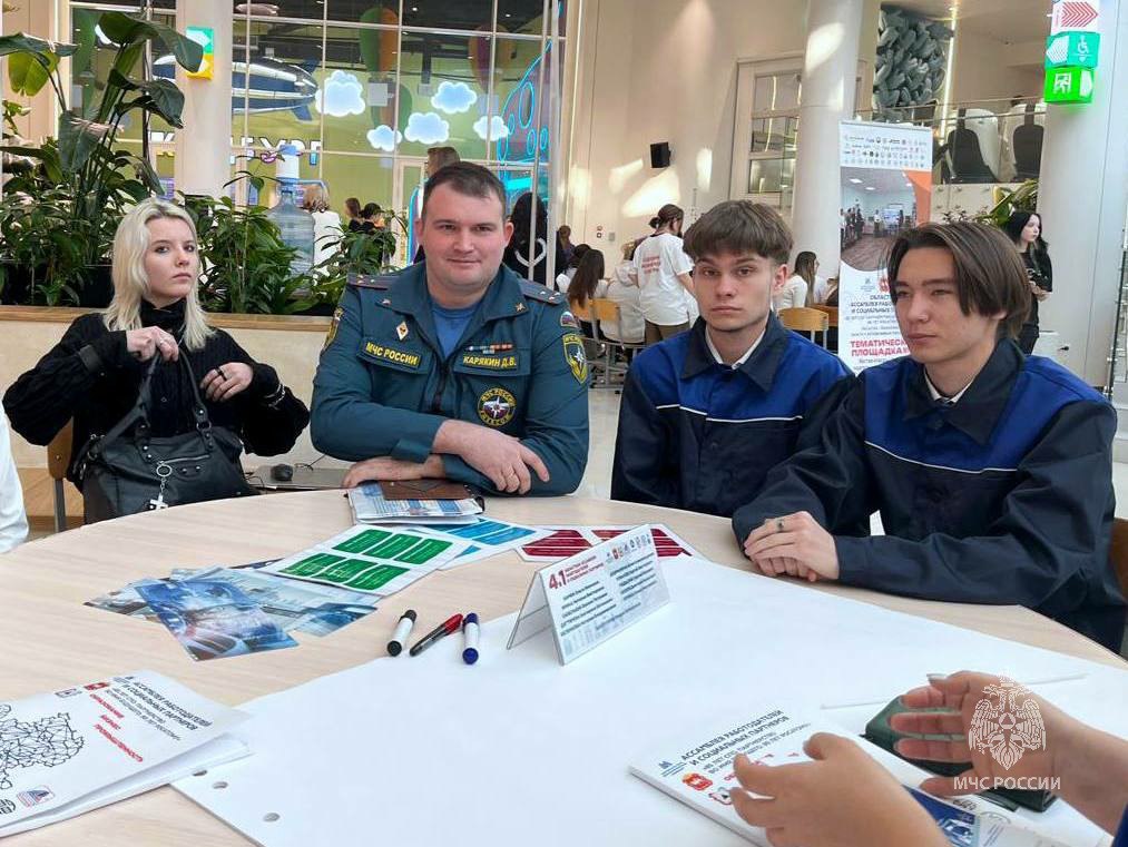 МЧС России рядом с теми, кто выбирает профессиональный путь МЧС России рядом с теми, кто выбирает профессиональный путь
