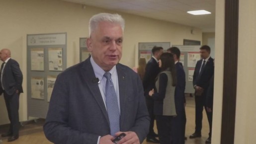 Спикер городского Собрания Александр Морозов в эти дни принимает участие в IX Общероссийском форуме стратегического развития «Города России», который проходит в Екатеринбурге