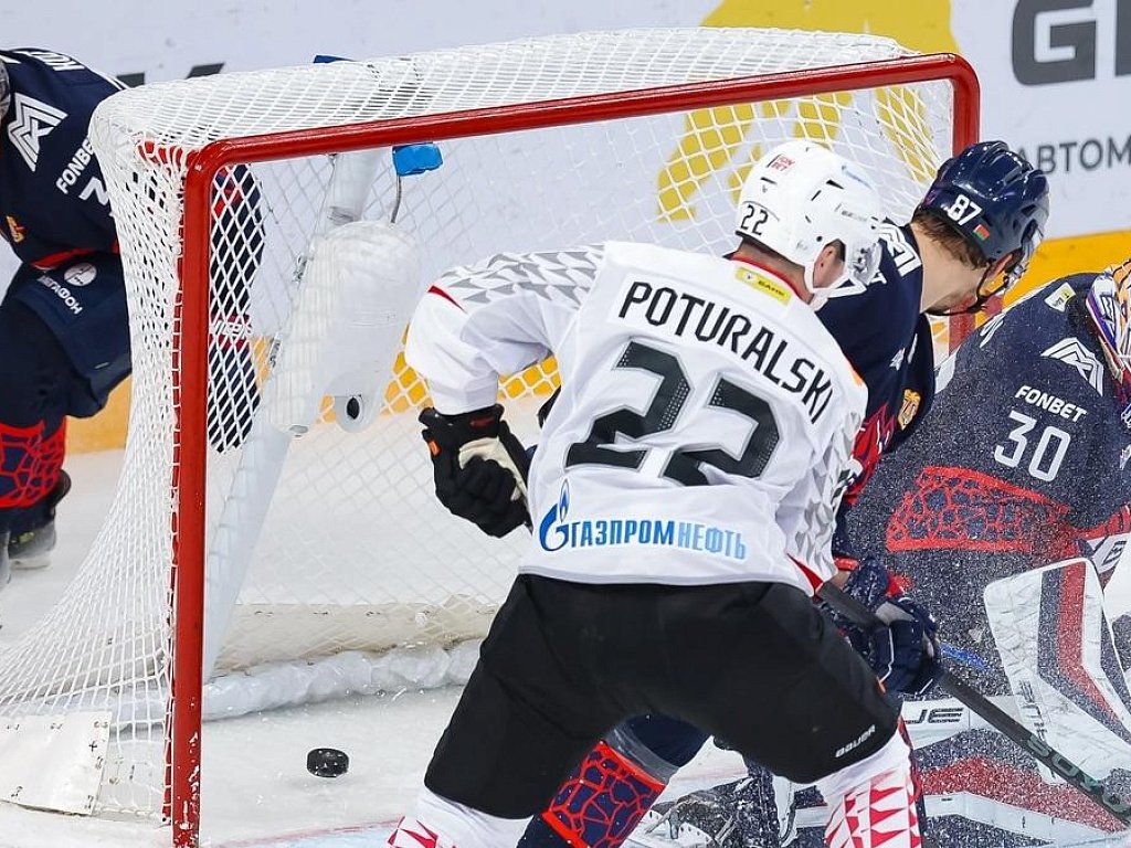 Хоккейный клуб «Металлург» нанес 60 бросков в створ, но умудрился проиграть «Авангарду»