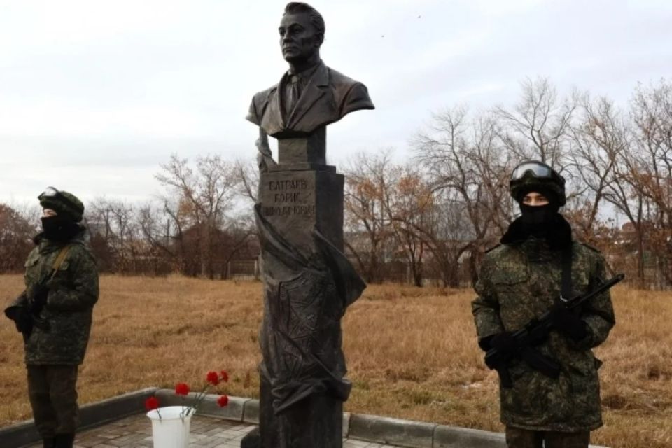 В Фершампенуазе открыли памятник советскому разведчику Борису Батраеву