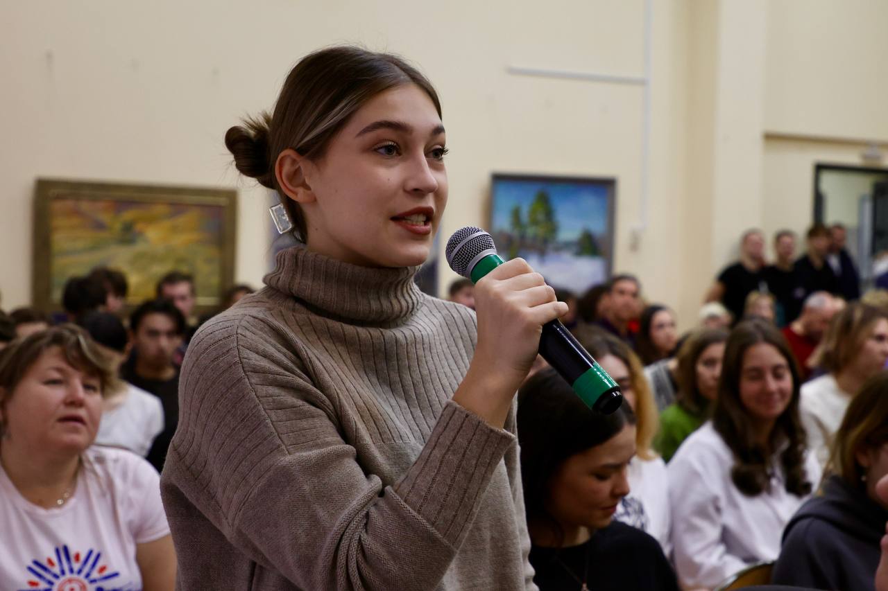 В диалоге с жителями. Глава города Сергей Бердников встретился со студентами и преподавателями Института строительства, архитектуры и искусства и факультета физической культуры и спортивного мастерства МГТУ имени Г.И. Носова В диалоге с жителями. Глава города Сергей Бердников встретился со студентами и преподавателями Института строительства, архитектуры и искусства и факультета физической культуры и спортивного мастерства МГТУ имени Г.И. Носова