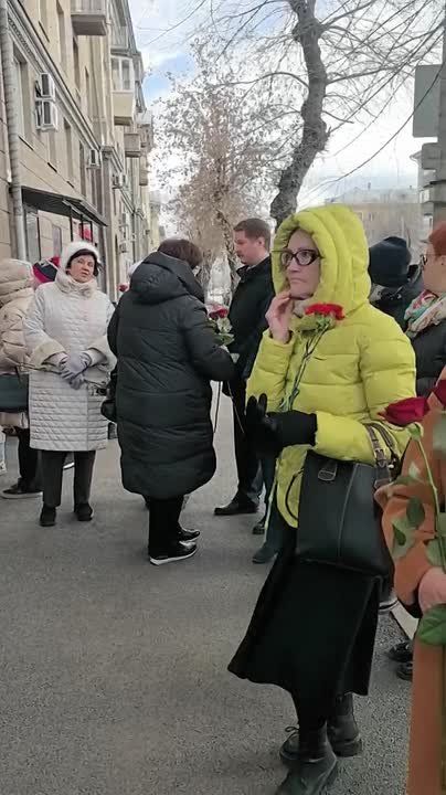 Светлая и память.. Торжественное открытие мемориальной доски Любови Тимофеевне Гампер