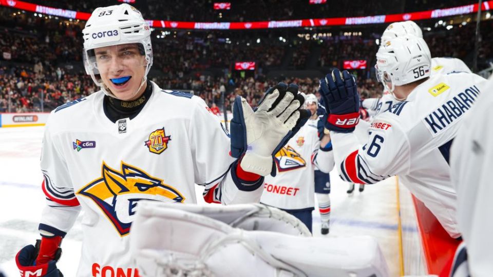 Хоккеисты «Металлурга» вырвали победу у «Автомобилиста» за секунду до финальной сирены